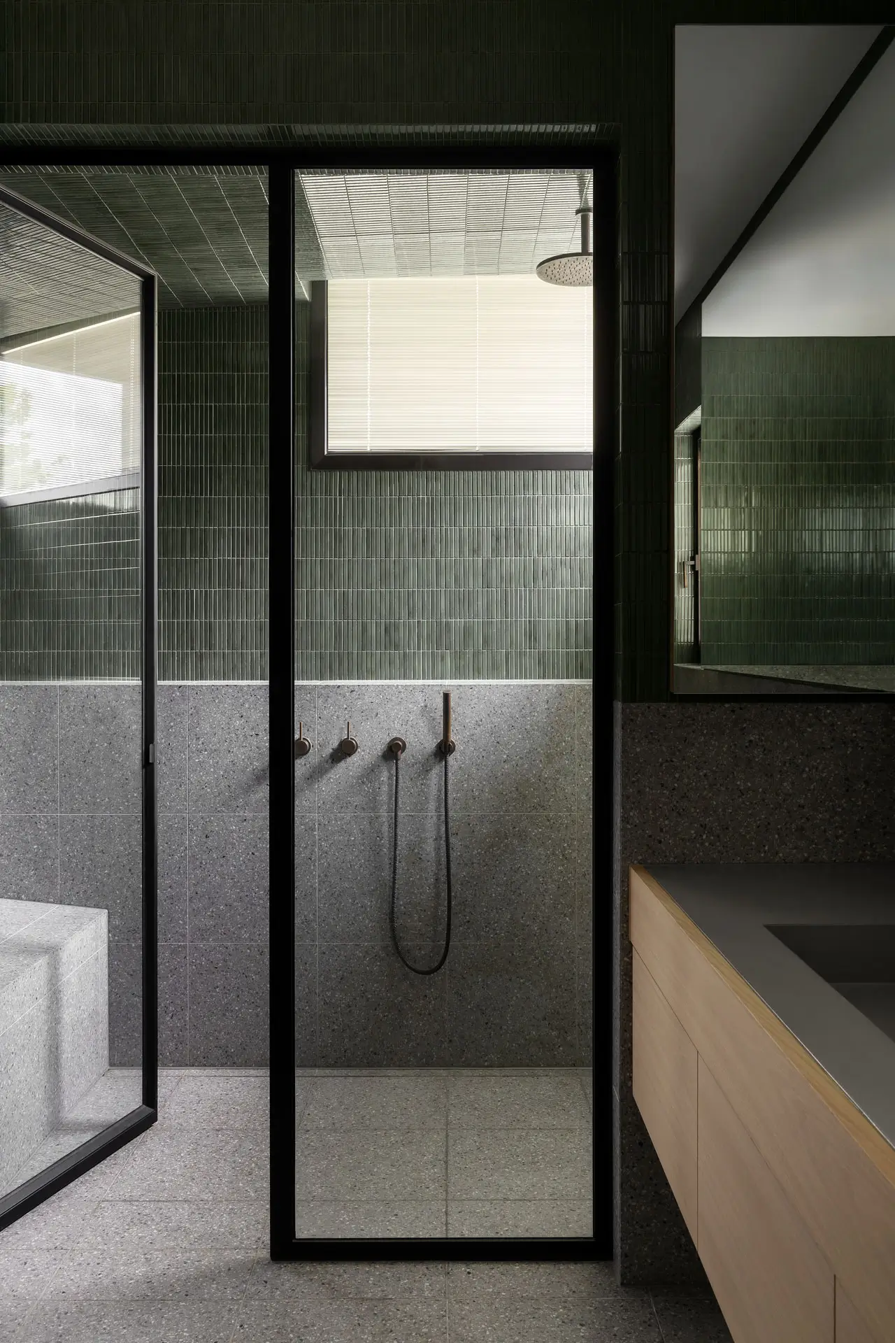 Aluminum shower screen